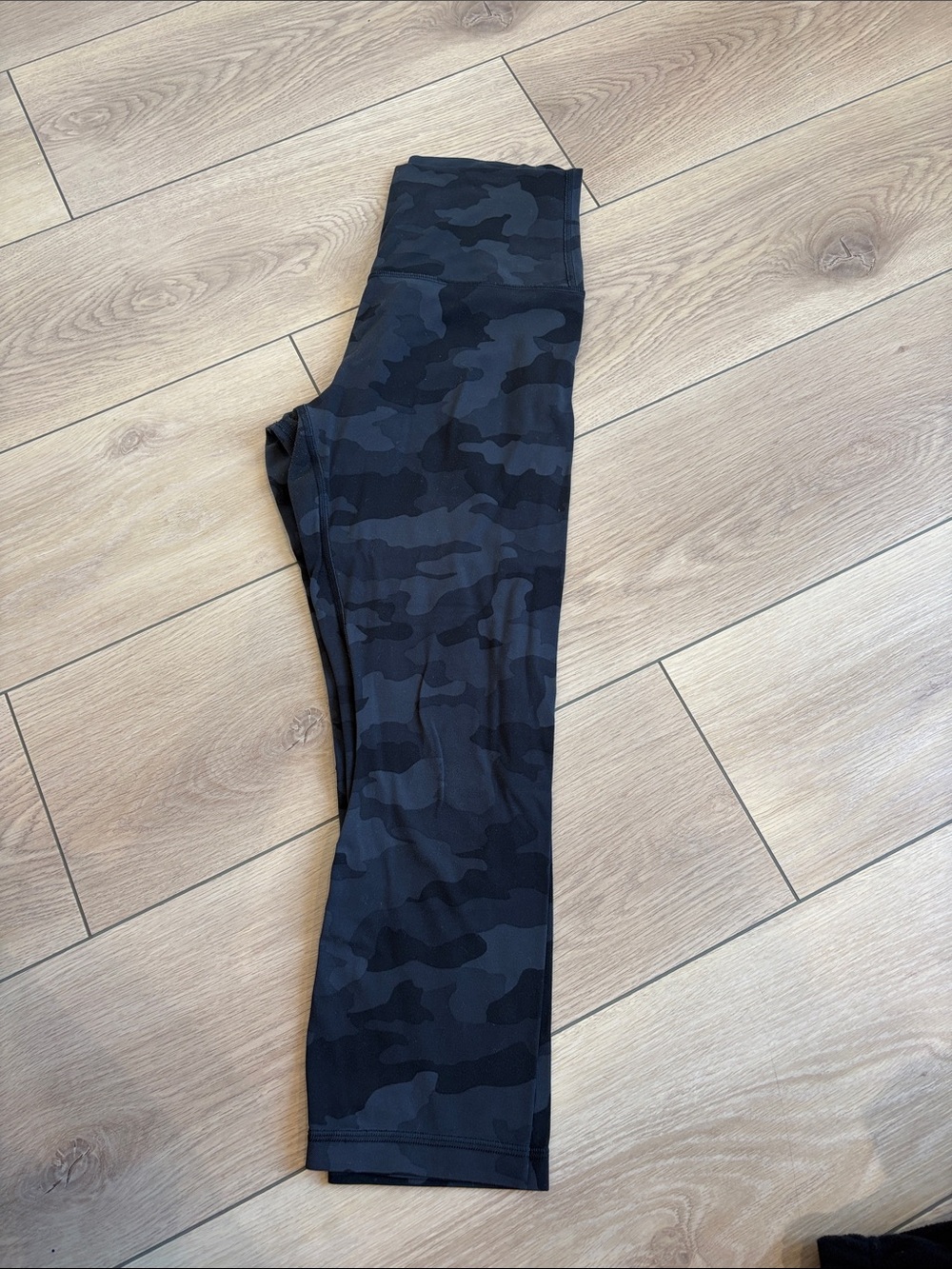Lululemon Black Camo Leggings - Stretchy Active Bottoms